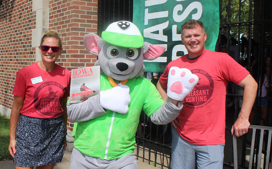 2025 Rocky waves at camera